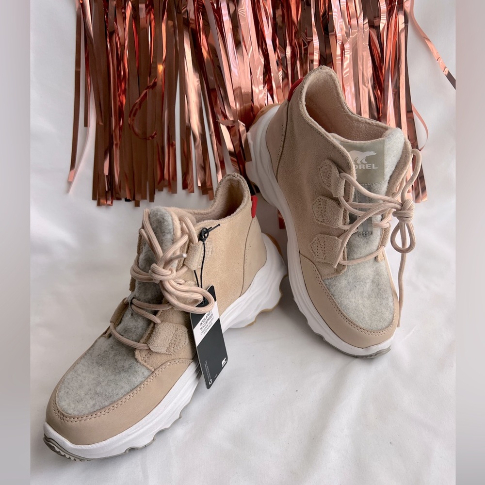 New! WOMEN'S KINETIC™ BREAKTHRU CARIBOU SNEAKER BOOT SIZE:6.5